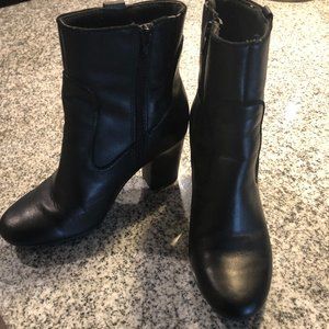 Clarks Bendables Chunky Heel Leather Ankle Boots Size 8M